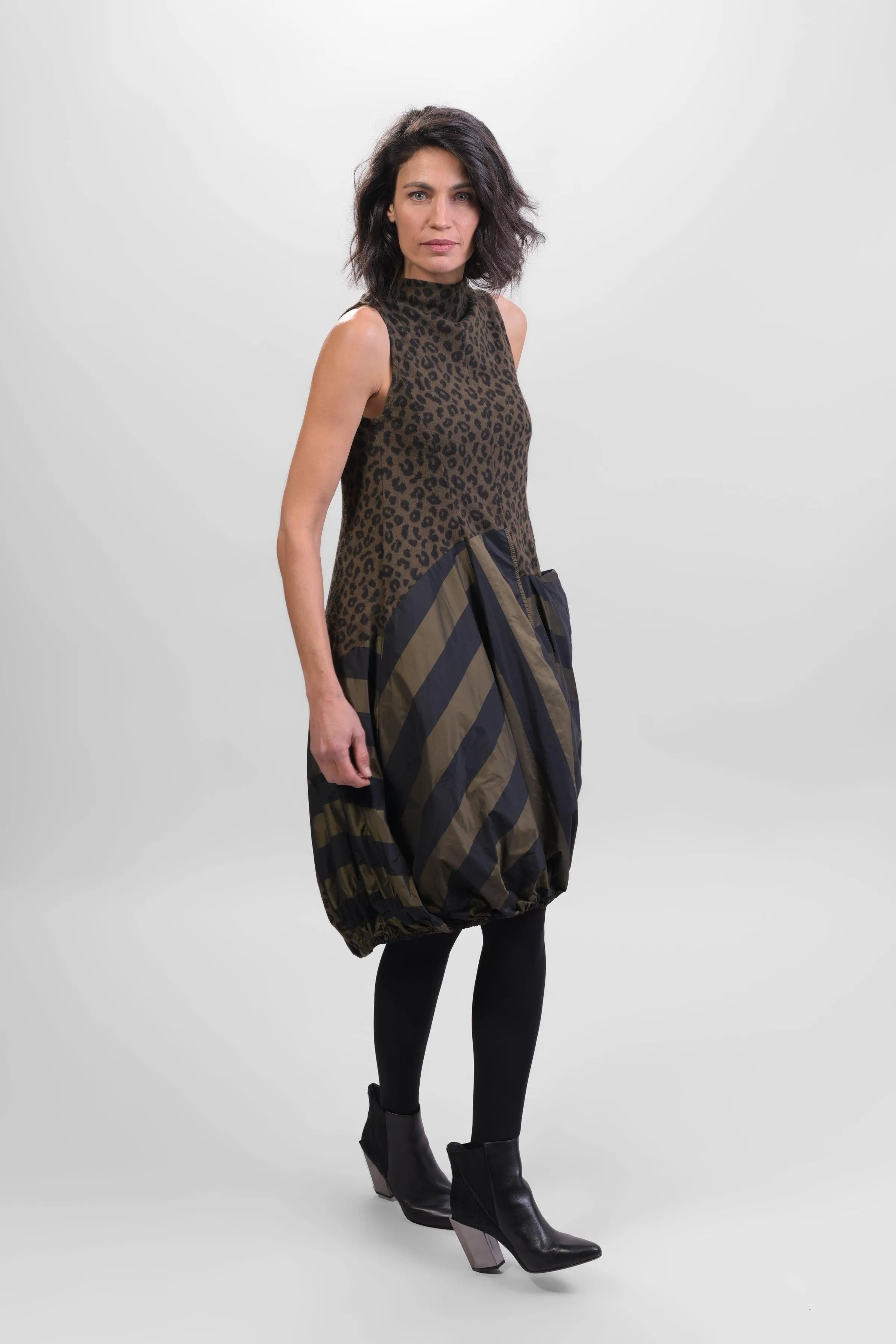 Chiu Whisper Wonderful Dress, Khaki