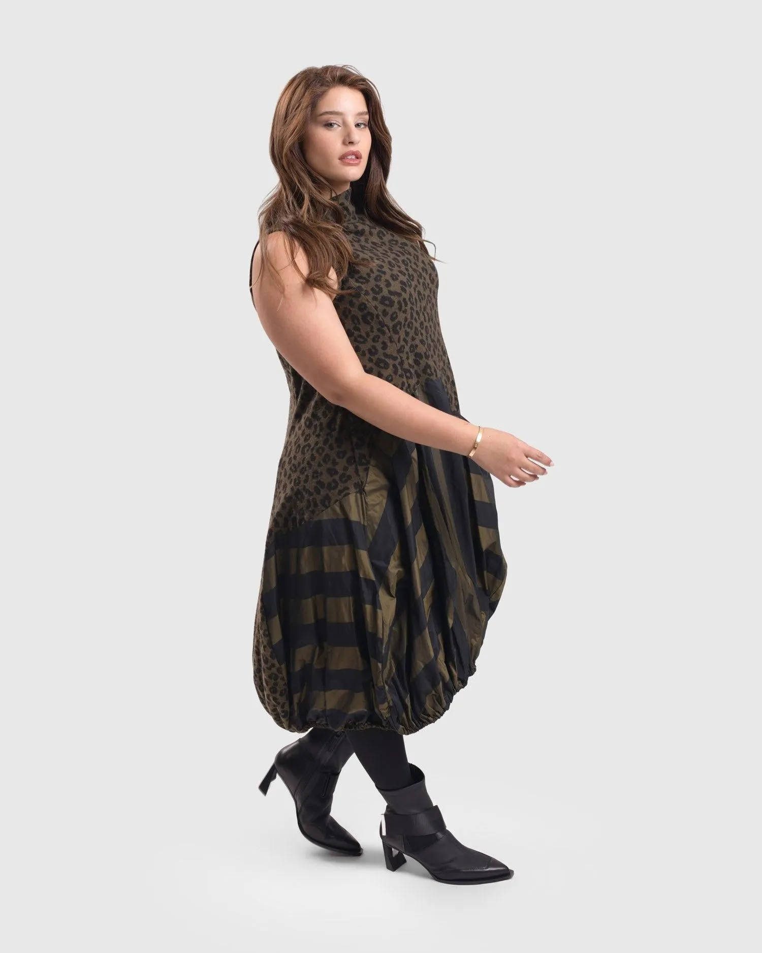 Chiu Whisper Wonderful Dress, Khaki