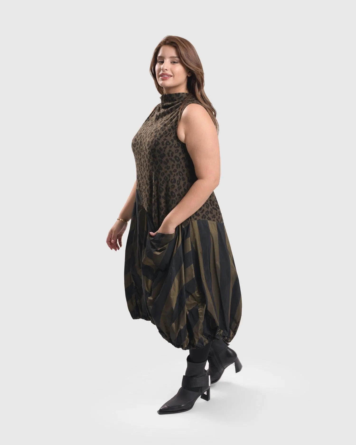 Chiu Whisper Wonderful Dress, Khaki
