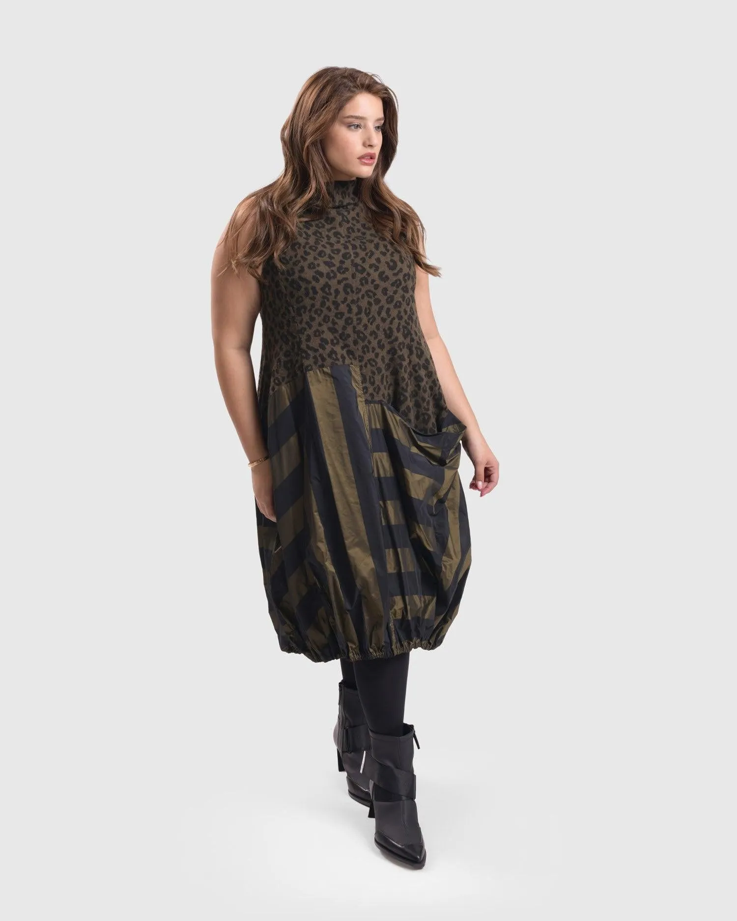 Chiu Whisper Wonderful Dress, Khaki