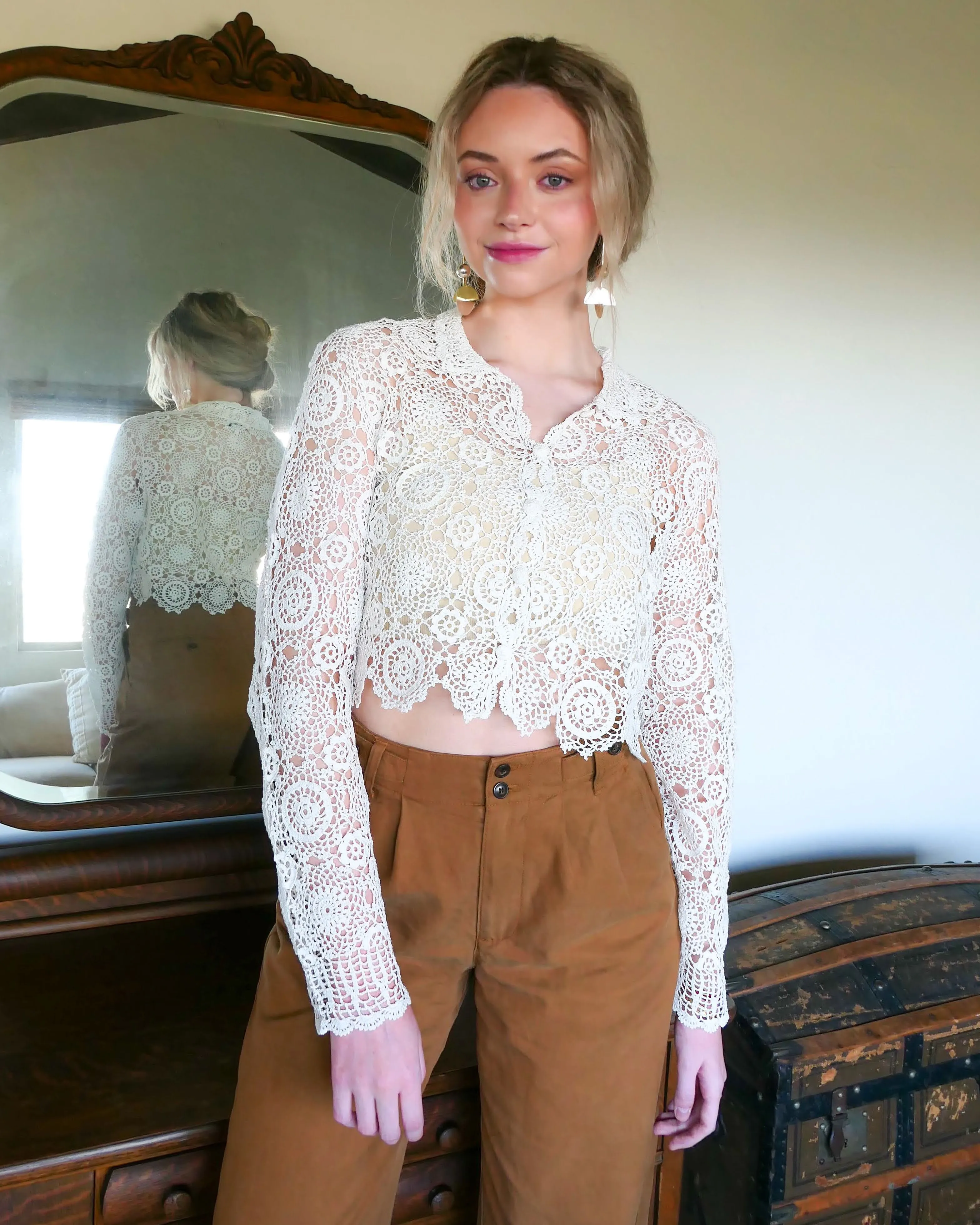 Long Sleeve Cropped Crochet Cardigan Sweater with Kaleidoscope Floral Design
