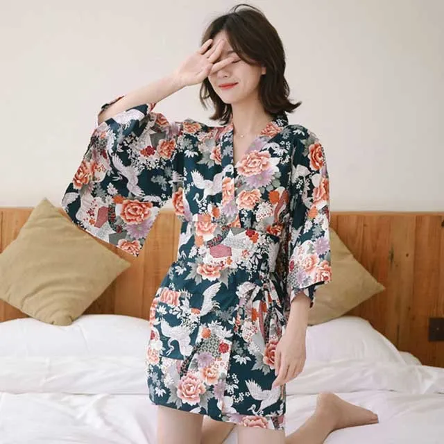 Short Kimono Robe
