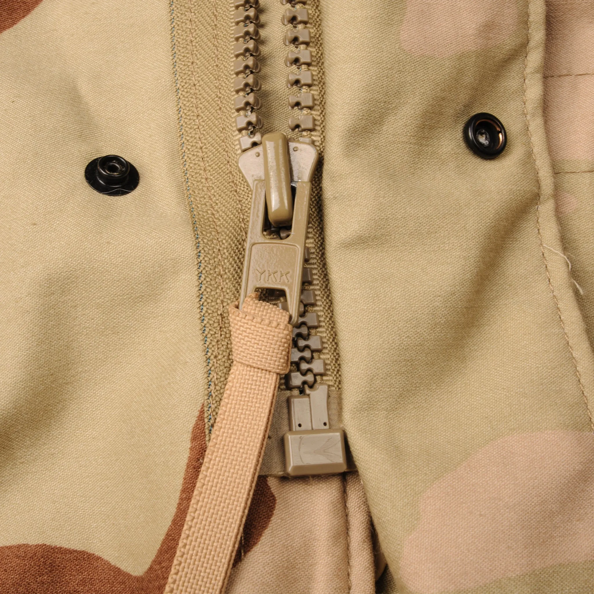 VINTAGE US NAVY SEABEES M-1965 M65 FIELD JACKET DESERT CAMOUFLAGE PATTERN 1999 SIZE X-LARGE REGULAR