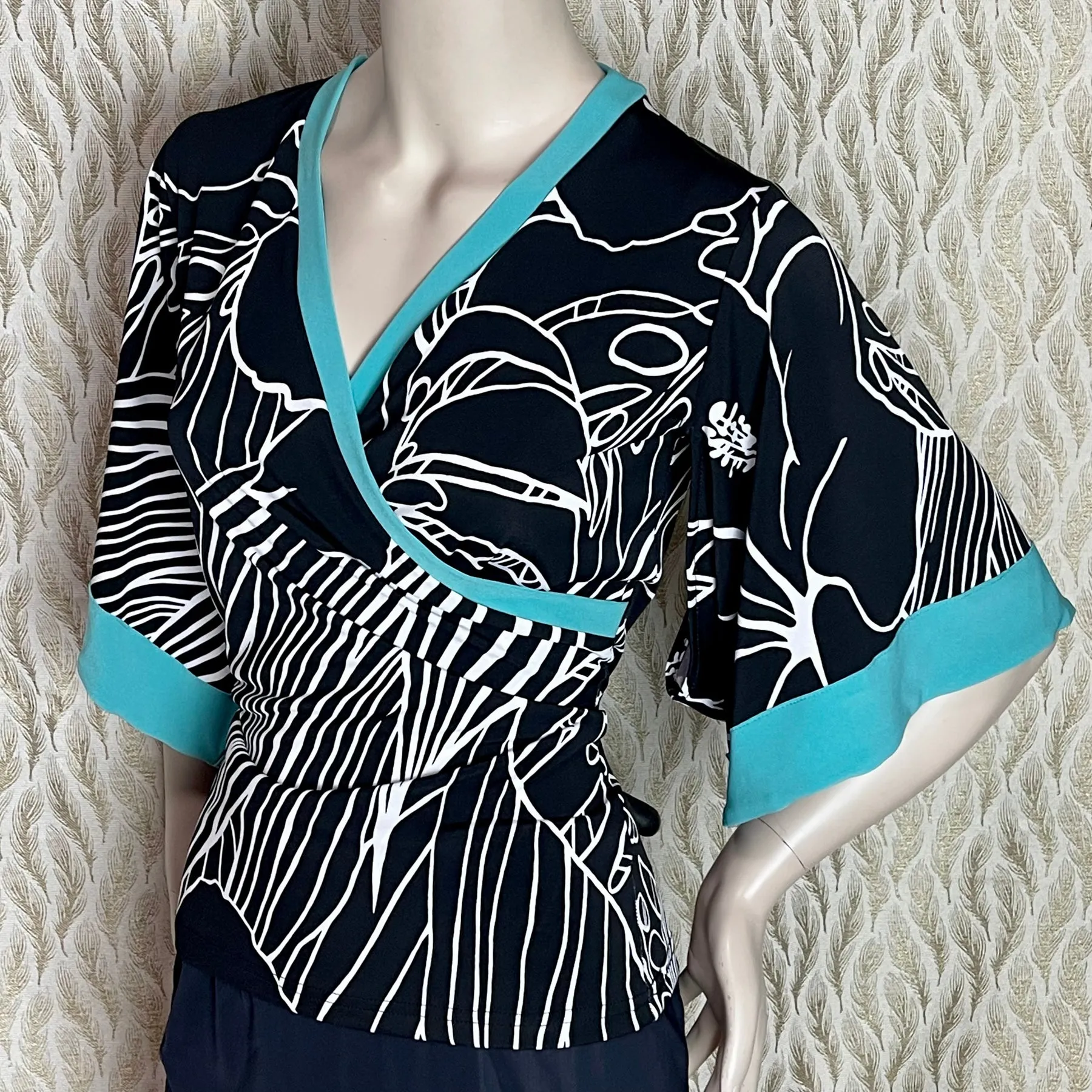 ZEN GARDEN KIMONO TOP | Spots and Graphic prints